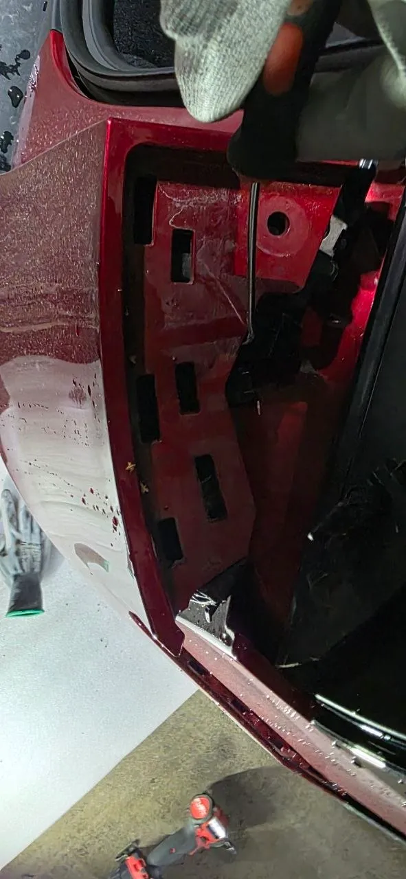 Bumper corner clip rail exposed at the quarter panel seam