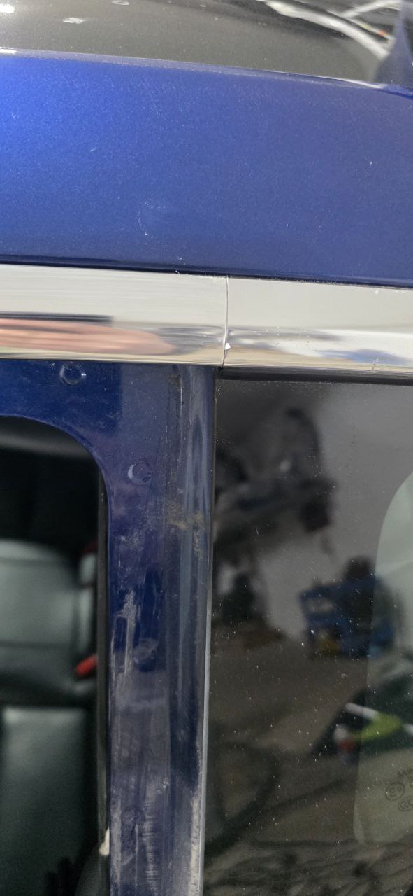 B-pillar trim junction